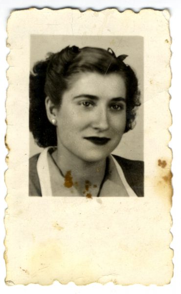 3-30_Hacia 1950-1960 - Retrato de una joven - Foto de Daniel Lucas Garijo