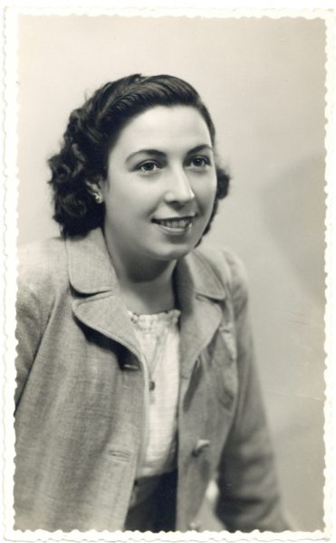 3-32_Hacia 1950-1960 - Retrato de una joven - Foto de Daniel Lucas Garijo