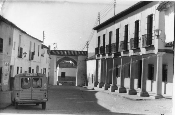 30 - 1987-05-04_Orgaz_Calle Arco de San José_Foto Carvajal