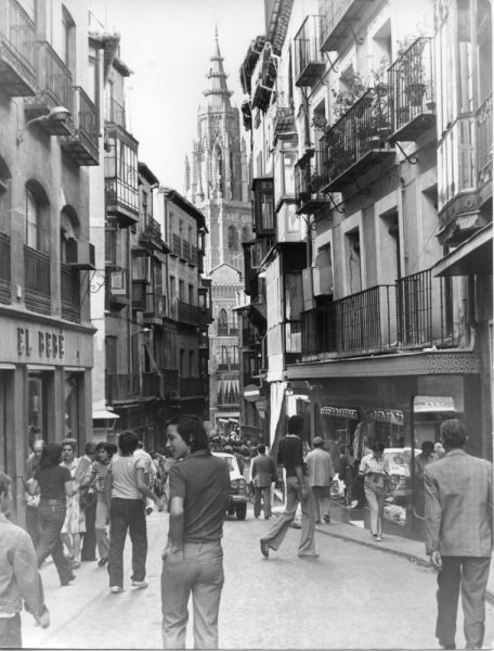 38 - 1976-09-08_Vista de la torre de la catedral desde la calle del Comercio_Foto Carvajal