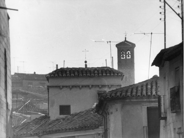 39 - 1976-09-08_Vista de la torre de San Miguel desde la calle Cardenal Cisneros_Foto Carvajal