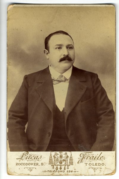 4-02_Hacia 1892-1893 - Retrato de un hombre con bigote - Foto Pedro Lucas Fraile