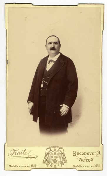 4-03_Hacia 1896 - Retrato de hombre con bigote - Foto de Pedro Lucas Fraile