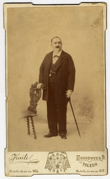4-04_Hacia 1896 - Retrato de hombre con bigote - Foto de Pedro Lucas Fraile