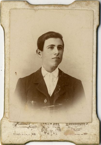 4-05_Hacia 1896-1898 - Retrato de un joven - Foto de Pedro Lucas Fraile