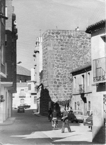48 - 1985 ca._Talavera de la Reina_Torre Albarrana de la Corredera del Cristo_Foto Carvajal