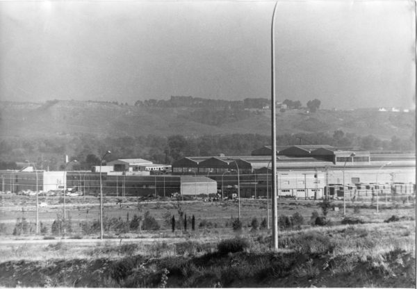 49 - 1976-09-17_Vista de varias naves en el Polígono Industrial_Foto Carvajal