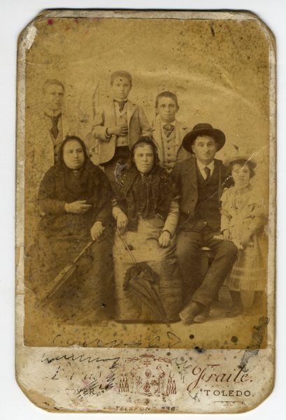 5-01_Hacia 1892-1893 - Retrato de una familia - Foto Pedro Lucas Fraile