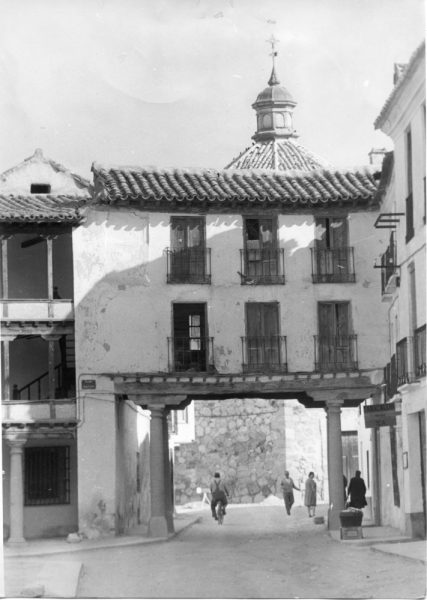 50 - 1985 ca._Tembleque_Detalle de la Plaza Mayor_Foto Carvajal