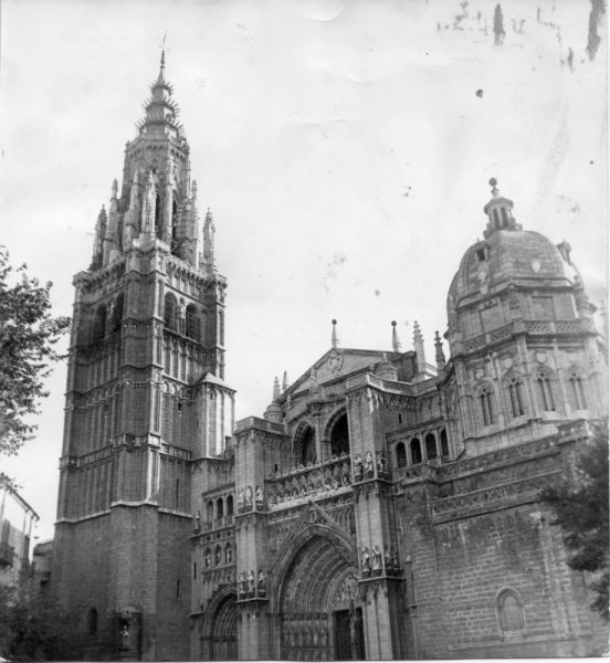 59 - 1987-03-14_Fachada principal de la Catedral_Foto Carvajal