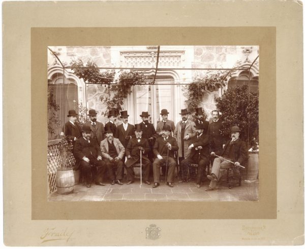 6-03_Hacia 1898 - Retrato de un grupo de personalidades en el Hotel Castilla - Foto de Pedro Lucas Fraile