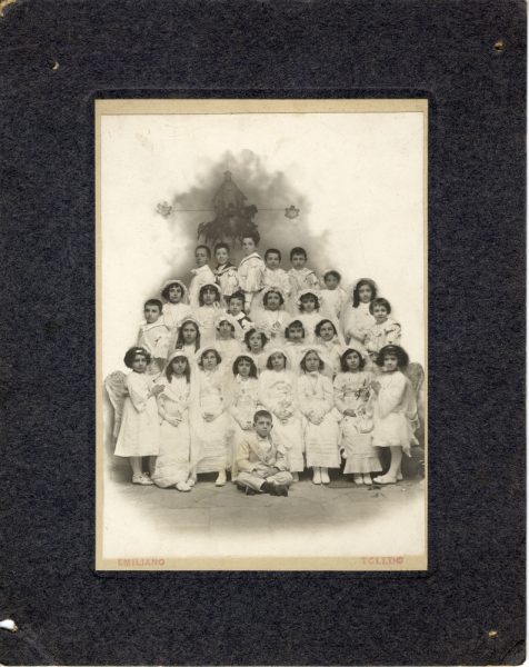 6-23_Hacia 1915-1918 - Grupo de niños de Primera Comunión - Foto de Emiliano Lucas Fraile