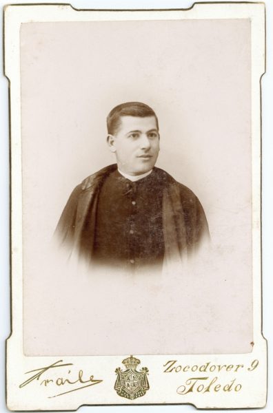 8-02_Hacia 1896-1899 - Retrato de un religioso - Foto de Pedro Lucas Fraile