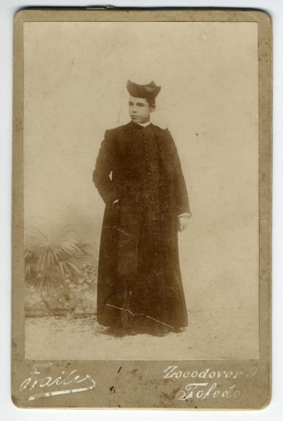 8-03_Hacia 1903-1904 - Retrato de un religioso - Foto de Emiliano Lucas Fraile