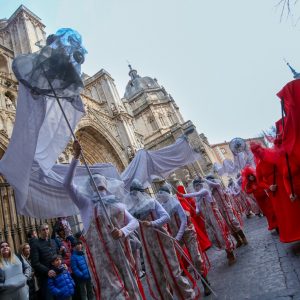 oledo dice adiós al Carnaval con un multitudinario y vistoso entierro de ‘La Sardina’