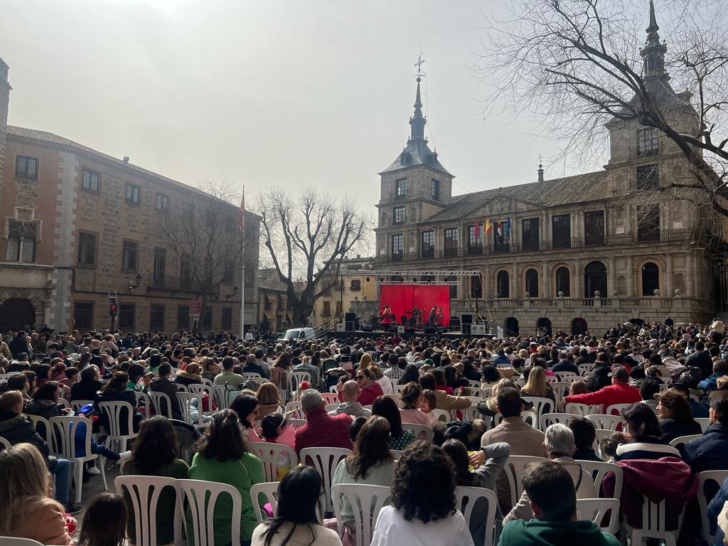 https://www.toledo.es/wp-content/uploads/2023/02/espectaculo-payasos-tele-1.jpeg. ‘Los payasos de la tele’ llenan la plaza del Ayuntamiento en el domingo de Carnaval