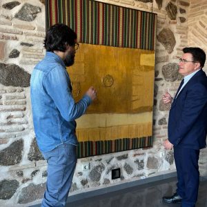 l Gobierno municipal apoya a Alfredo Copeiro en la inauguración de su muestra de pintura denominada ‘Arraigo’