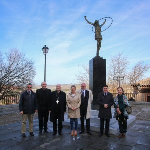 a alcaldesa destaca la apuesta municipal por ampliar el catálogo de obras de arte contemporáneas para engrandecer el patrimonio toledano