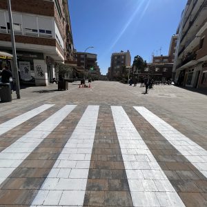 bierta al tráfico la calle Esparteros tras la actuación de mejora de la accesibilidad realizada por el Ayuntamiento de Toledo