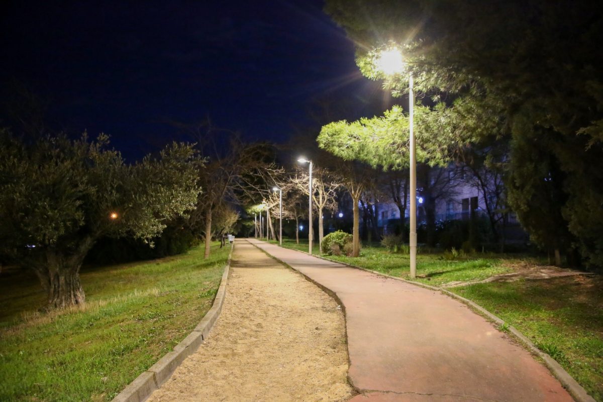 https://www.toledo.es/wp-content/uploads/2023/03/ilumina_lineal_11-1200x800.jpg. El Parque Lineal del Polígono suma nueva iluminación urbana con criterios de sostenibilidad y eficiencia energética