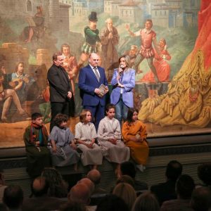 a alcaldesa asiste a la representación de ‘La Pasión de Toledo’ de la parroquia de San José Obrero del Polígono en el Teatro Municipal de
