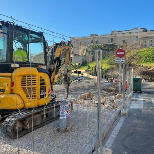 l Ayuntamiento inicia las obras de acondicionamiento del vial que da acceso peatonal a las escaleras mecánicas del Miradero