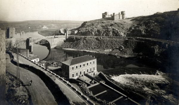 16 - Toledo - Vista del río Tajo junto al puente de Alcántara_1932