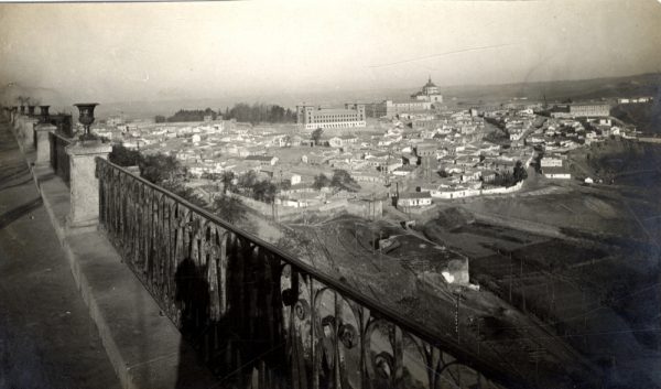 19 - Toledo - Vista del barrio de las Covachuelas_1932