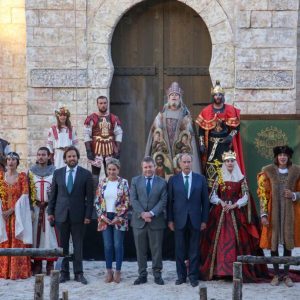 a alcaldesa desea una gran temporada a Puy du Fou y destaca la calidad del nuevo espectáculo ‘El misterio de Sorbaces’