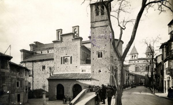 Toledo - Exterior de la iglesia de Santiago del Arrabal_Año 1932