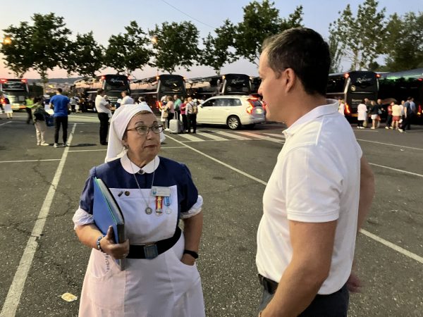 Velázquez acompaña en la salida a medio millar de toledanos que participa en la peregrinación de la Hospitalidad Nuestra Señora de Lourdes 2