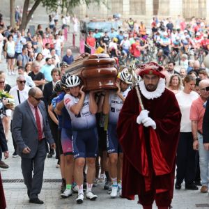 os toledanos se acercan hasta la capilla ardiente para dar su último adiós a Bahamontes