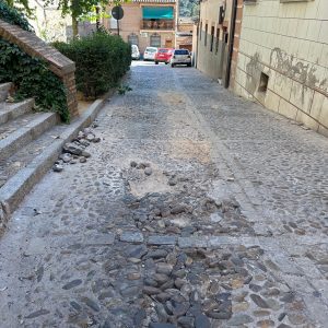 ortes de tráfico en el casco histórico para reparar el pavimento dañado por la DANA