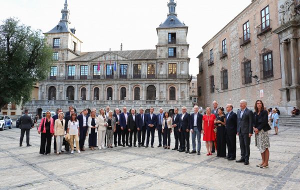 Velázquez recibe a las delegaciones que participan en la Reunión Informal de ministros de Defensa en Toledo 6