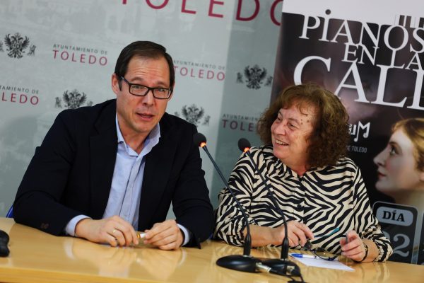 Ana Perez y Daniel Morcillo- Pianos en la calle (2)