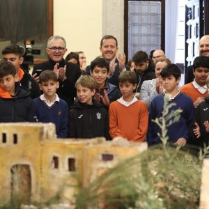 elázquez invita a los toledanos a disfrutar esta Navidad de “la ciudad de los belenes”