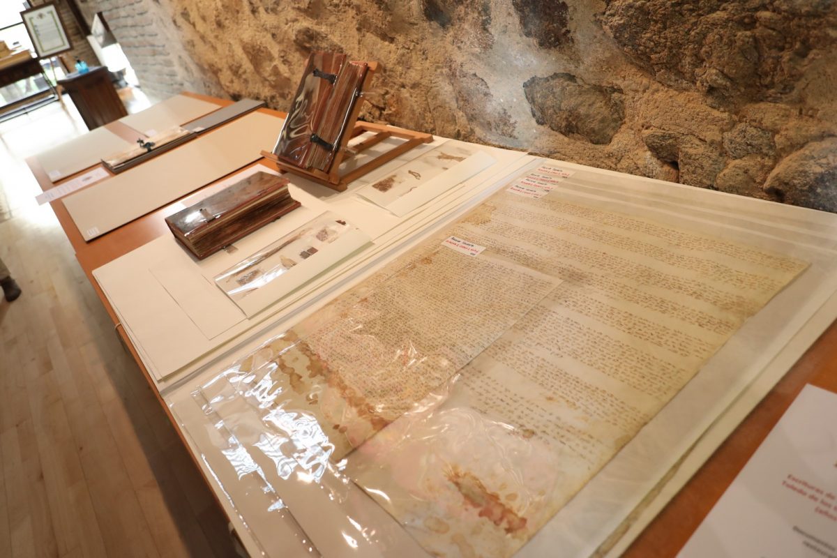 https://www.toledo.es/wp-content/uploads/2023/12/presentacion-documentos-archivo-9-1200x800.jpg. El Archivo Municipal recupera cinco documentos restaurados por el Instituto del Patrimonio Cultural que datan de 1312 a 1657