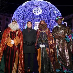 iles de toledanos salen a las calles para recibir a SS.MM. los Reyes Magos de Oriente