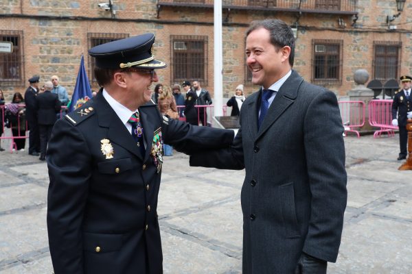 Velazquez -Bicentenario Policia Nacional (1)