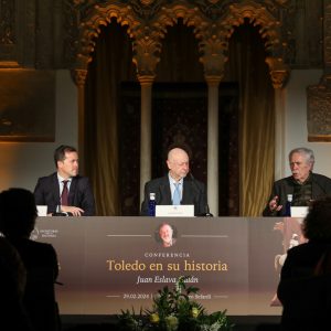 xito rotundo en la conferencia de Juan Eslava Galán que inaugura el I Ciclo de Novela Histórica
