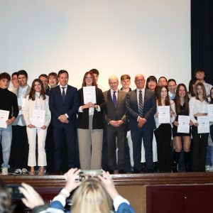 El alcalde de Toledo invita a los jóvenes a seguir el camino de la verdad sin miedo y con valentía
