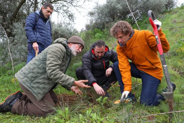 Ruben Lozano e Iñaki- Plantación ARBA Polvorines (1)