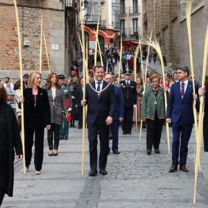 a Corporación Municipal asiste a la celebración del Domingo de Ramos