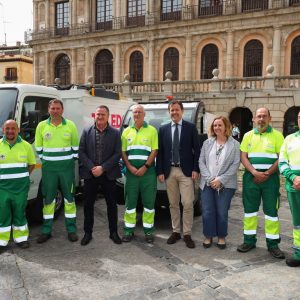 l alcalde presenta 4 nuevos camiones de recogida de basura y 5 baldeadoras para el Casco Histórico “más eficientes y sostenibles”