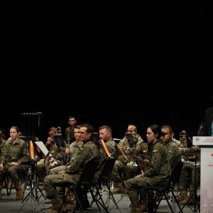 rescientos escolares toledanos llenan el Rojas para asistir al concierto de la Unidad de la Academia de Infantería ‘Música por las letras’