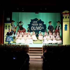 El alcalde de Toledo recuerda sus raíces morachas como pregonero de la LXVI edición de la Fiesta del Olivo