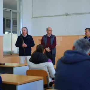 Juan Marín da la bienvenida a los 16 trabajadores del Plan Recual que rehabilitarán las viviendas municipales del Tránsito