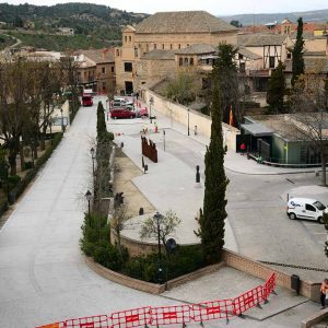 ejora en el Pavimento de la Bajada de San Martín, C/ Reyes Católicos y C/ Descalzos