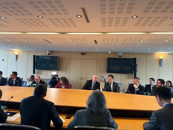 Carlos Velázquez reunión en París con la UNESCO 4.12-05-25