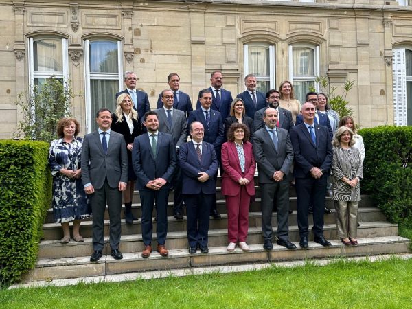 Carlos Velázquez reunión en París con la UNESCO 5.12-05-25